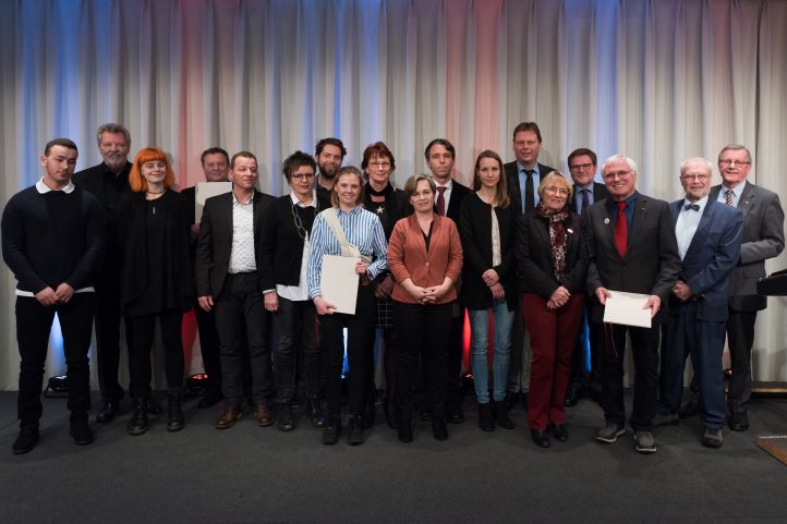 Gruppenfoto aller Preisträger*innen des Lotte-Lemke-Engagementpreis 2019