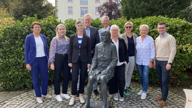 AWO-Bundesvorständin Claudia Mandrysch mit den Kolleg*innen der AWO Ostwestfalen-Lippe