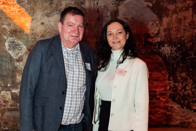 AWO Präsidiumsmitglied Gerwin Stöcken mit Dr. Irina Volf vom Institut für Sozialarbeit und Sozialpädagogik