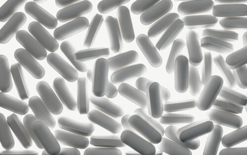 viele weiße Tabletten