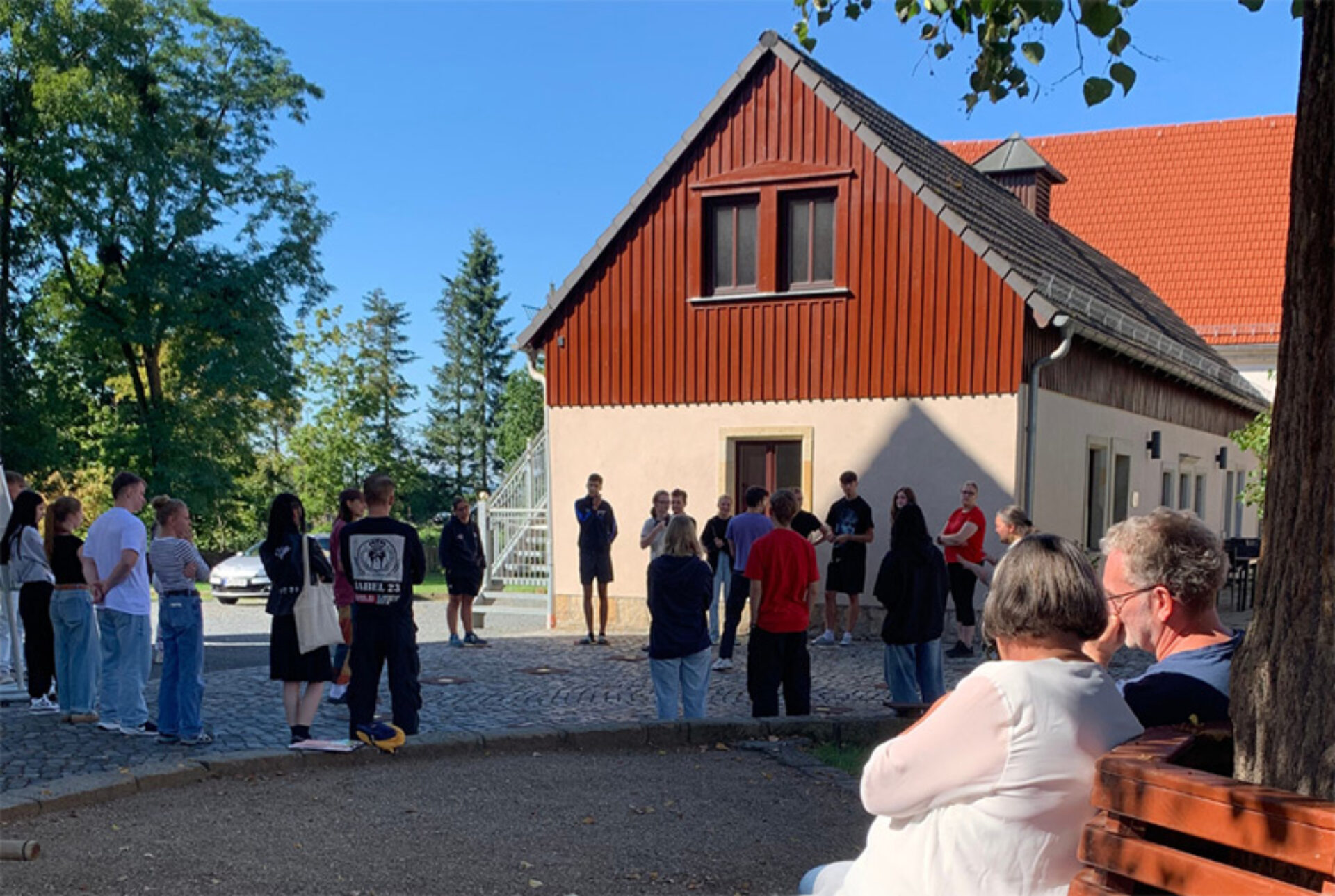 AWO-Präsidentin Kathrin beim Einführungsseminar der Jugendfreiwilligendienste in Pirna-Liebethal