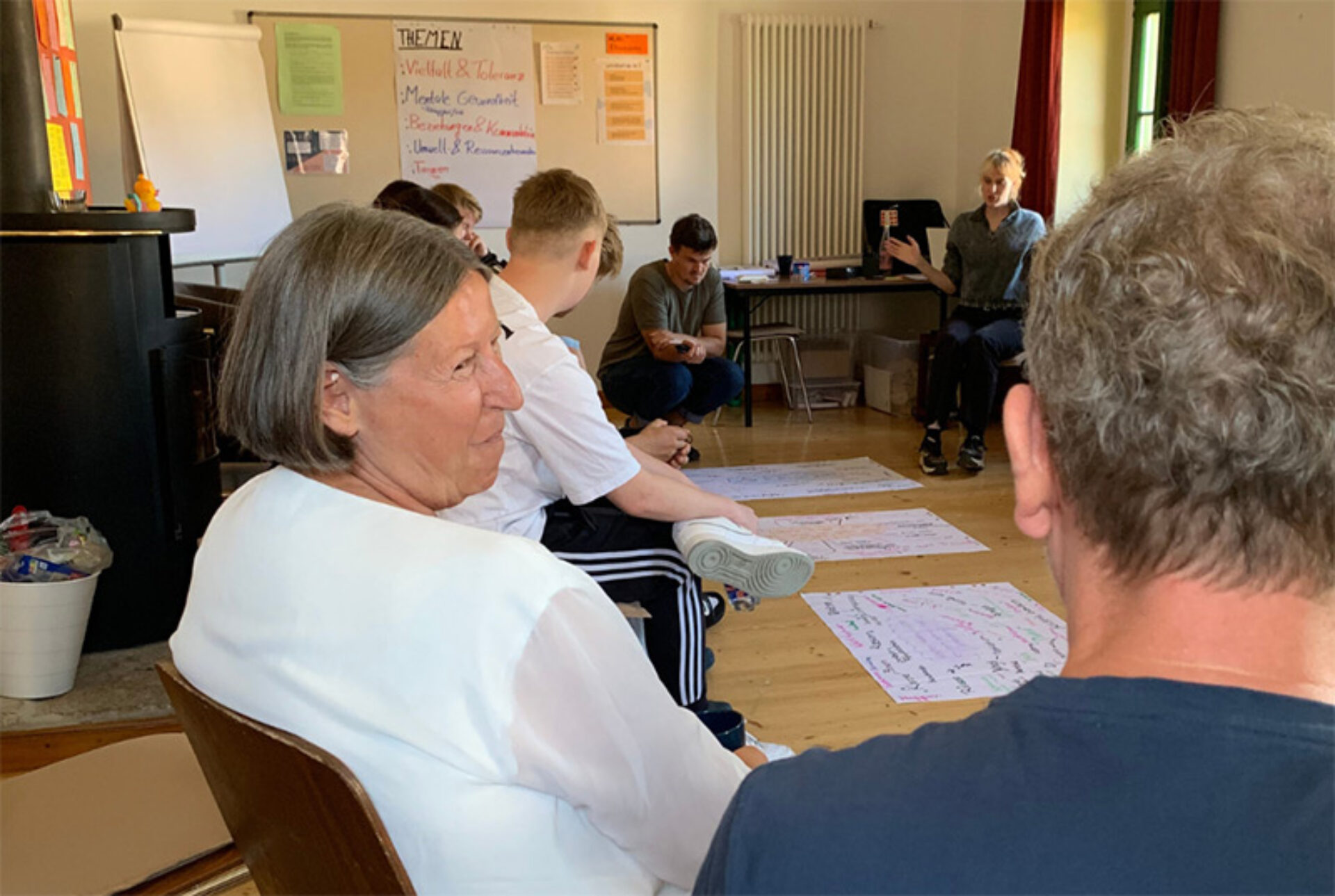 AWO-Präsidentin Kathrin beim Einführungsseminar der Jugendfreiwilligendienste in Pirna-Liebethal