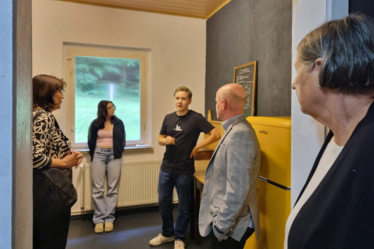 AWO-Präsidentin Kathrin Sonnenholzner besuchte im Rahmen der Sommertour das Jugendprojekt Schwarzatal und das Ortsjugendwerk Suhl.