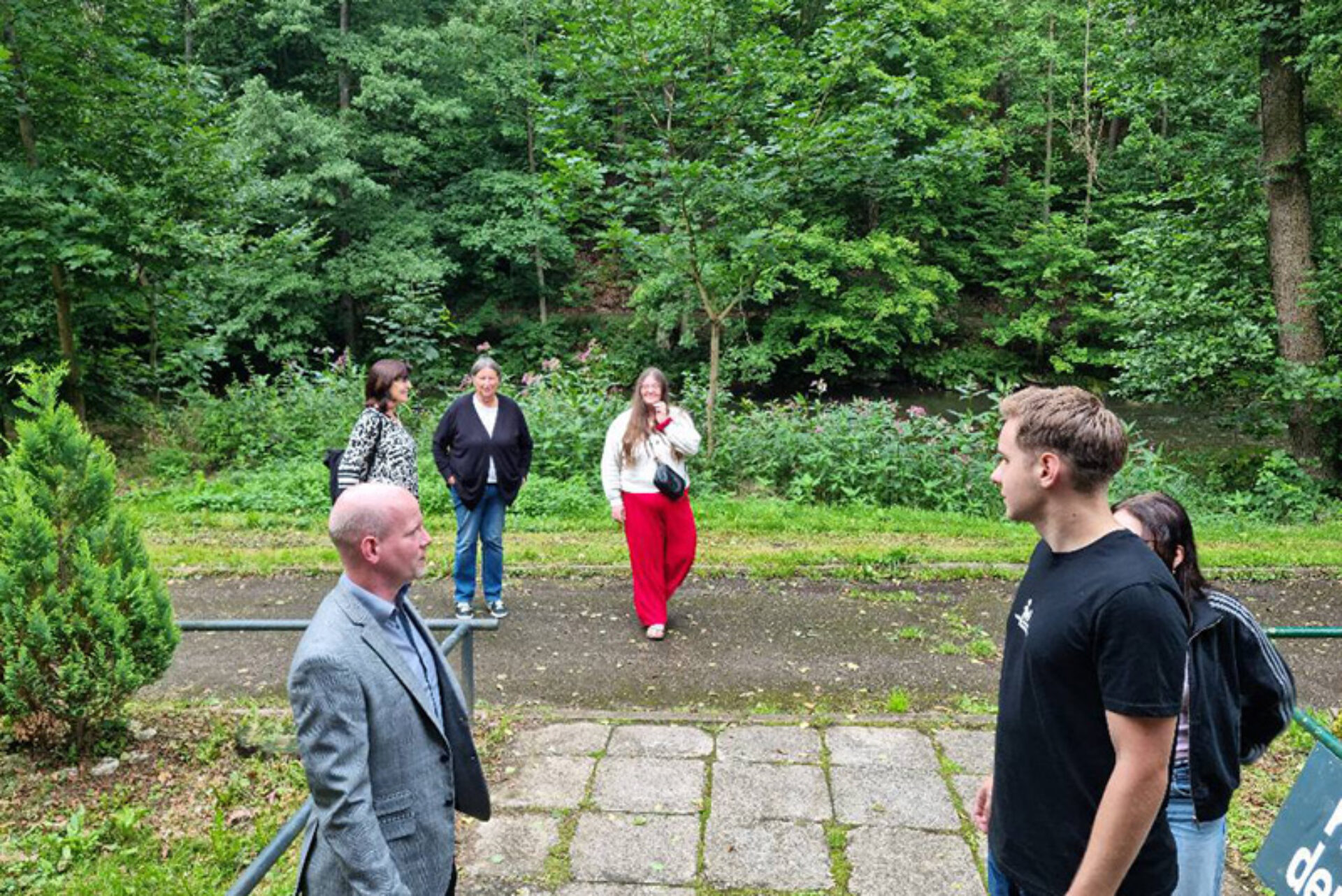 AWO-Präsidentin Kathrin Sonnenholzner besuchte im Rahmen der Sommertour das Jugendprojekt Schwarzatal und das Ortsjugendwerk Suhl.
