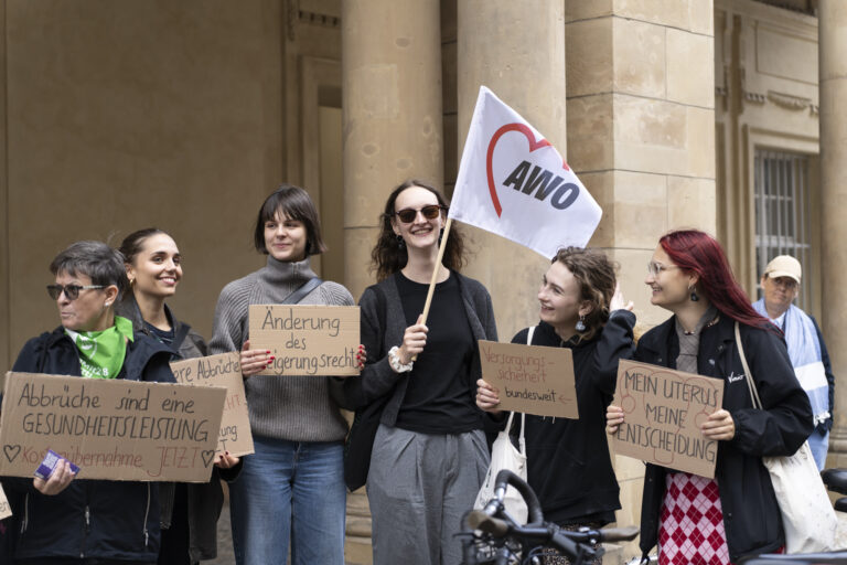 Kundgebung zum Safe-Abortion-Day 2024: Weg mit §218!