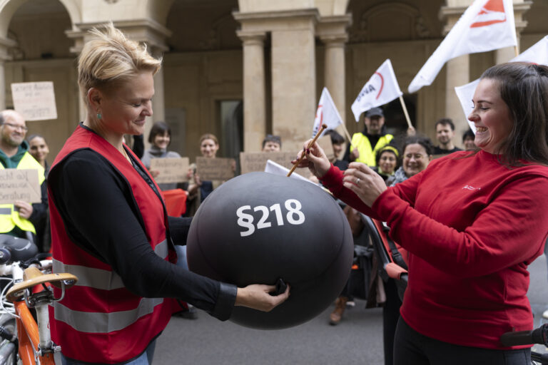 Kundgebung zum Safe-Abortion-Day 2024: Weg mit §218!