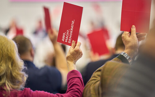 Abstimmung auf der AWO-Bundeskonferenz 2025