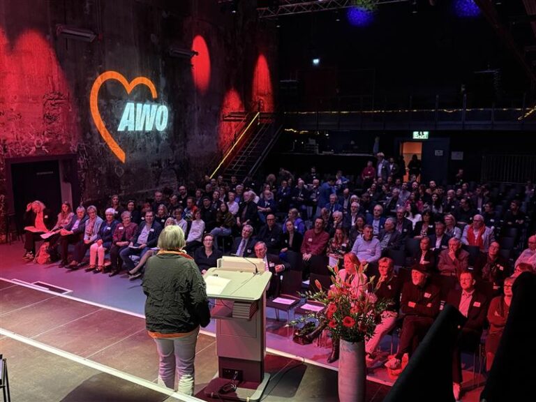 Ansicht auf das Publikum des Neujahrsempfangs 2025, fotografiert von hinter der Bühne