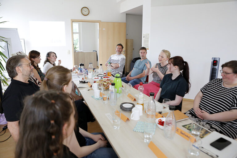 AWO-Präsident Michael Groß und Isolde Drosch, Referentin für Bürgerschaftliches Engagement im Bundesverband, zu Gast beim AWO-Projekt Schülergericht Kreisverbands Chemnitz und Umgebung