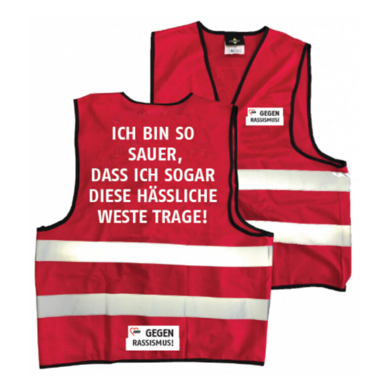 rote Warnweste mit "AWO gegen Rassismus"-Logo und Aufschrift "Ich bin so sauer, dass ich sogar diese hässliche Weste trage!"