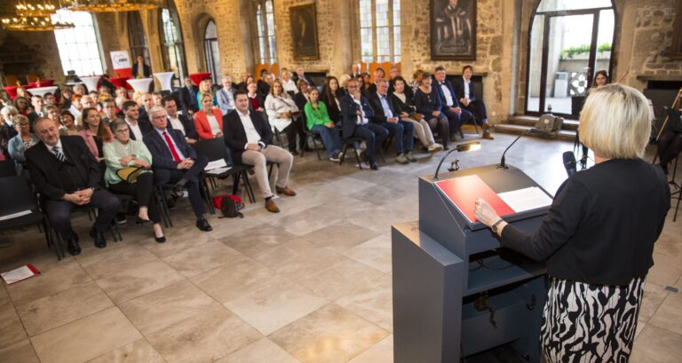 Gabriele Siebert-Paul (Präsidiumsvorsitzende des AWO-Bezirksverbandes Braunschweig) begrüßte die zahlreich erschienenen Gäste in der Dornse.