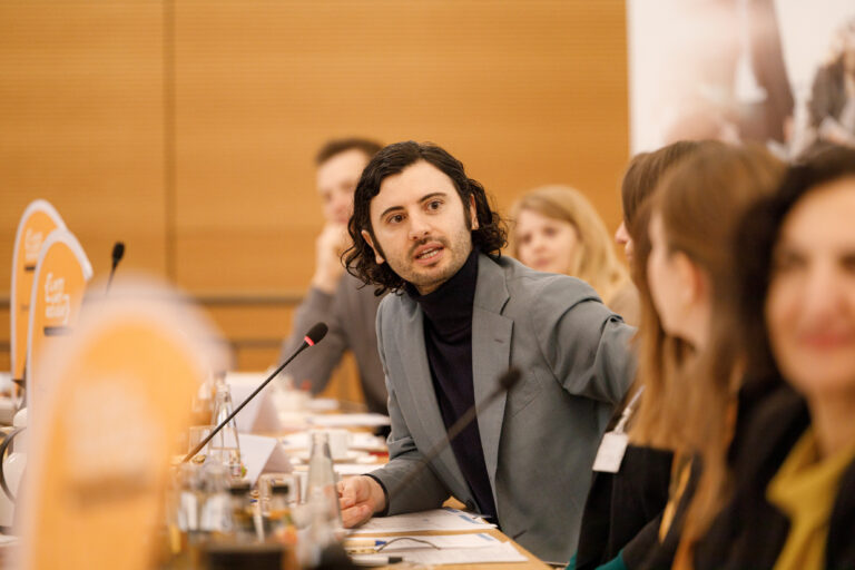 MdB Hakan Demir beim Parlamentarischen Frühstück