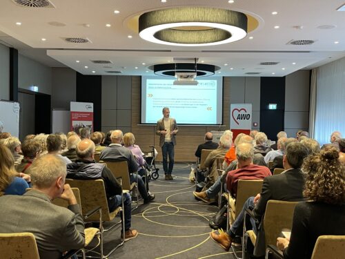Prof. Dr. Marcus Stumpf bereicherte die Ortsvereinskonferenz mit einem lebendigen Vortrag zum Thema „Mitgliedergewinnung und –bindung“