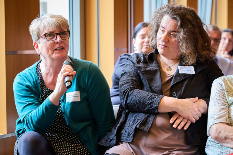 Britta Altenkamp, Vorsitzende des ZFF, und Meike Schuster, stellvertretende Vorsitzende